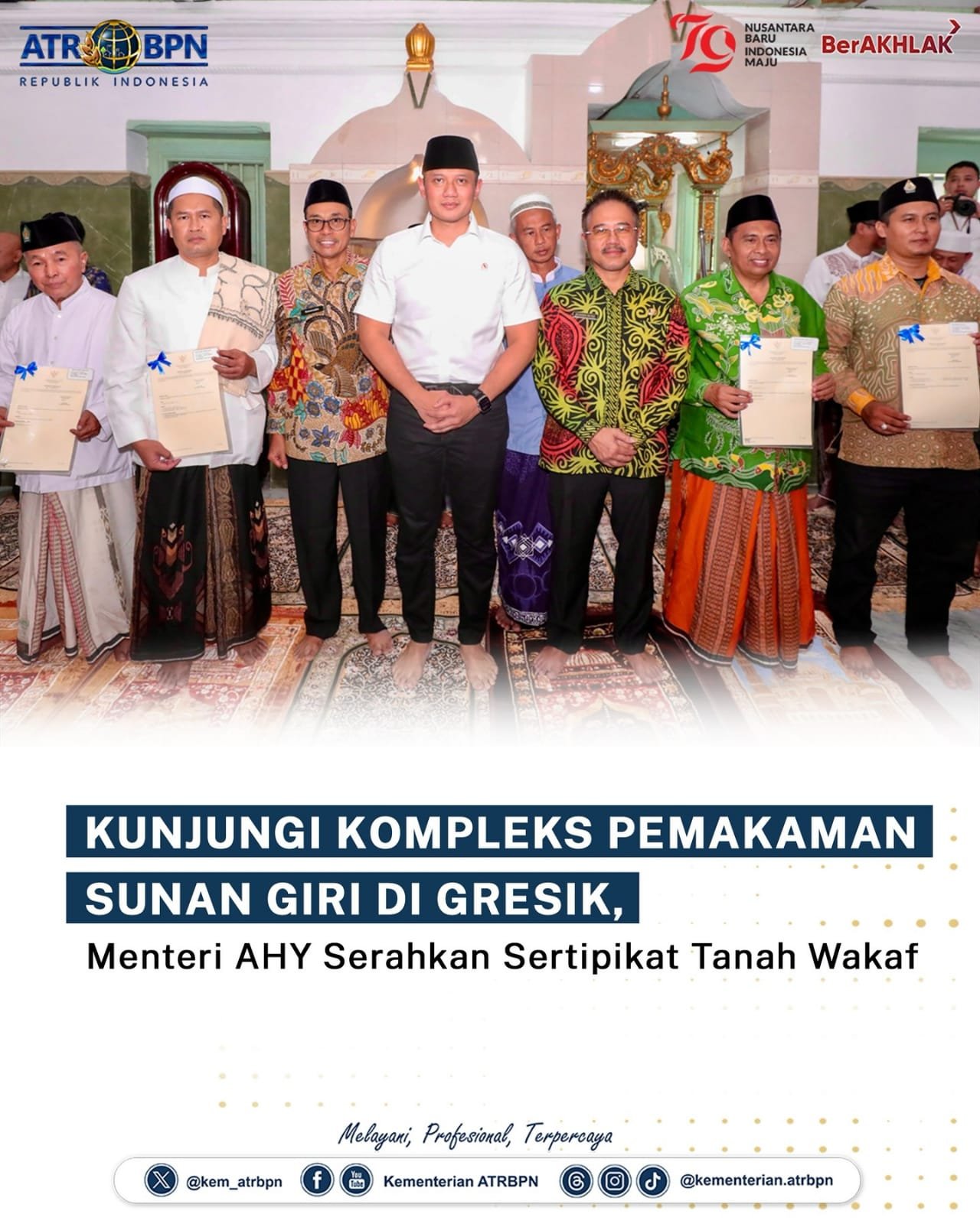 Kunjungi Kompleks Pemakaman Sunan Giri Di Gresik, Menteri AHY Serahkan Sertipikat Tanah Wakaf