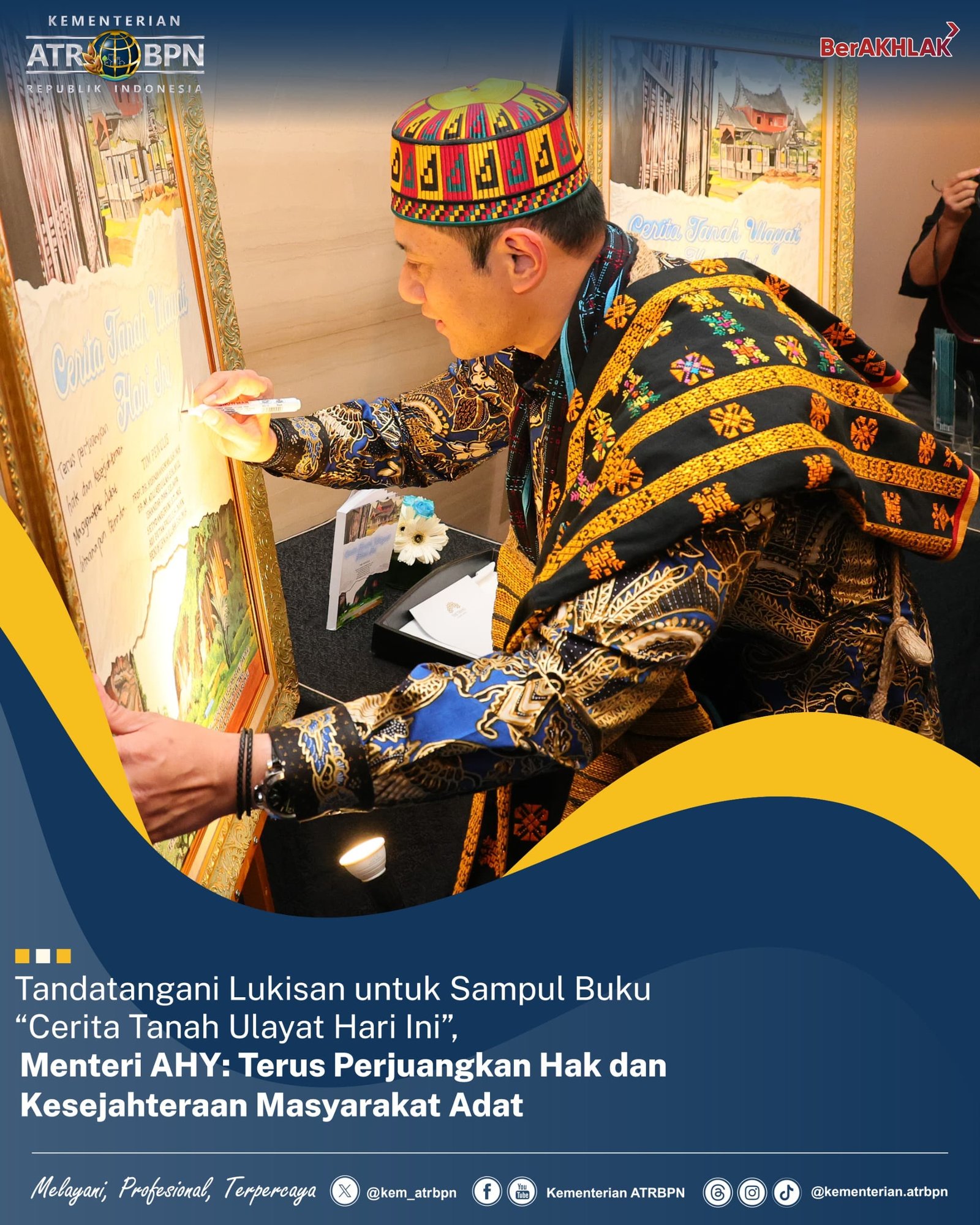 Tandatangani Lukisan untuk Sampul Buku “Cerita Tanah Ulayat Hari Ini”, Menteri AHY: Terus Perjuangkan Hak dan Kesejahteraan Masyarakat Adat