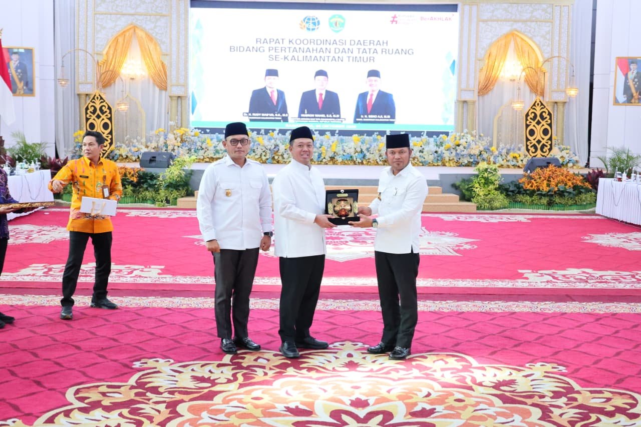 Rapatkan Barisan Kepala Daerah Se-Kaltim, Menteri Nusron: Solusi Penyelesaian Masalah Pertanahan Harus Berbasis Kemanusiaan